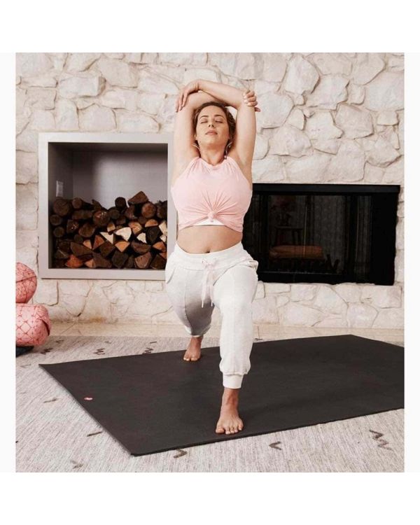 https://www.yogalineshop.com/media/catalog/product/cache/9a5bb5b506f33d3030a0e6f5d3ccd56a/p/r/pro_mat_extra_large_black_2_1.jpg