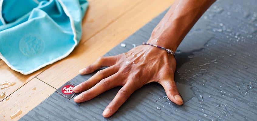 Cleaning a yoga mat